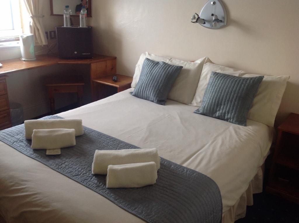 ホテル Cubbon House ダグラス 部屋 写真